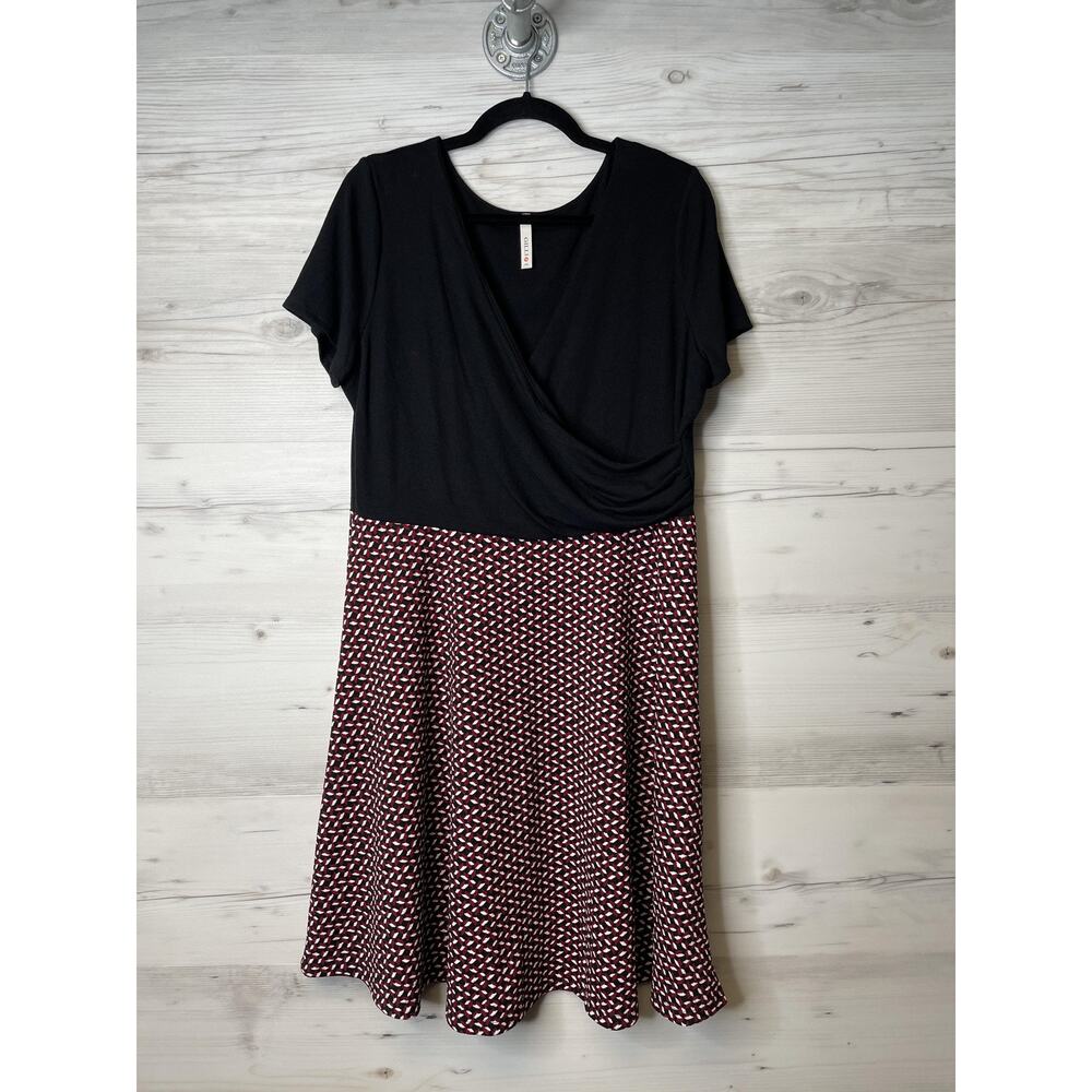 Gilli Dress Womens 3X Black Red Patterned Short Sleeve Surplice Fit Flare USA